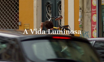 A Vida Luminosa (2025) download