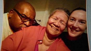 Con Mum (2025) download