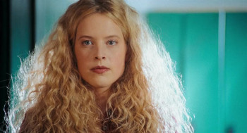 Girls on Top (2001) download