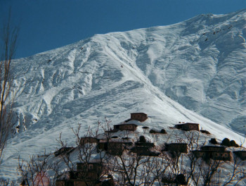 Hakkari'de Bir Mevsim (1983) download