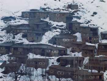 Hakkari'de Bir Mevsim (1983) download