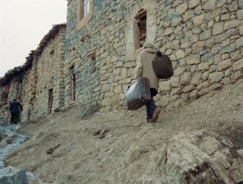 Hakkari'de Bir Mevsim (1983) download