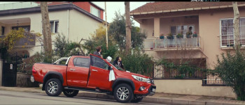 Kim Daha Mutlu? (2019) download
