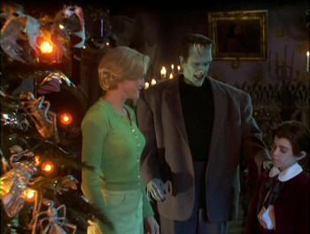 The Munsters' Scary Little Christmas (1996) download