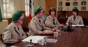 Troop Beverly Hills (1989) download