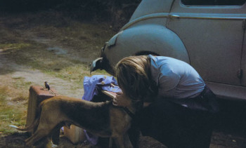 Une vraie jeune fille (1976) download